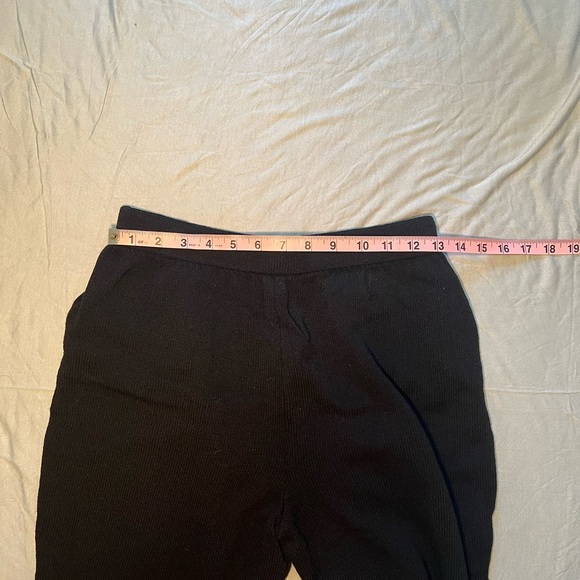 St. John Basics Size 6 Black Slacks - Picture 3 of 4
